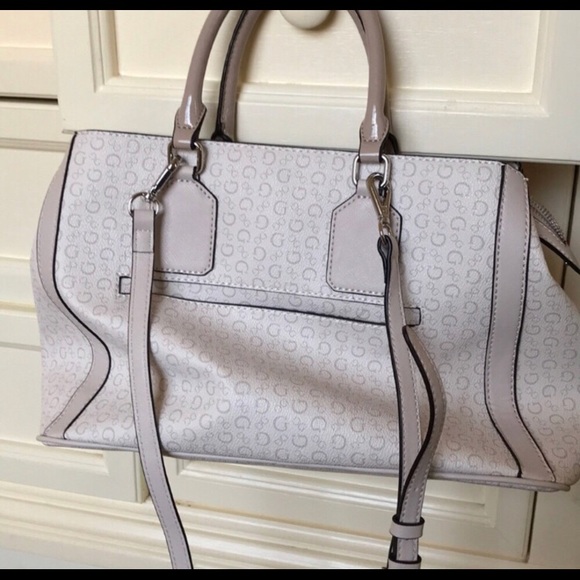 2 Guess purses, 1 awesome price! ✨ - Picture 3 of 8